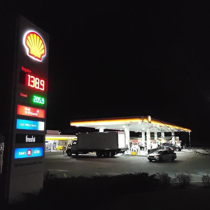 Gas prices down across Canada, likely to last a few weeks leading up to holidays